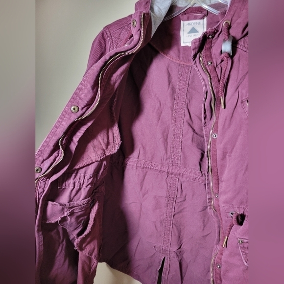 Ardene small burgundy lightweight fall/spring quilted jacket layering piece - Picture 8 of 13